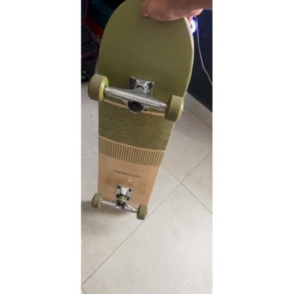 Skateboard CompleteCanadian Maple Wood Deck w/ 5.5 Inch Aluminum Alloy Truck